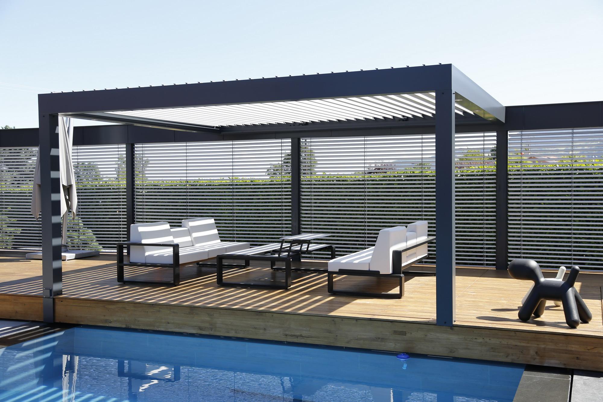 Biossun bioclimatic pergola by the pool with black and white garden furniture 